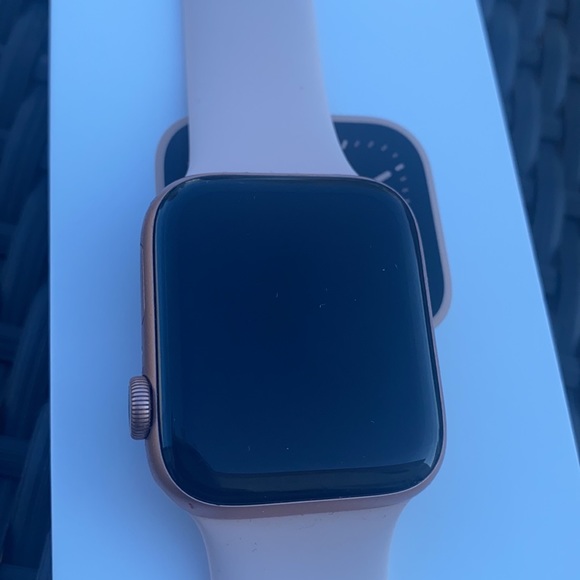 Apple Watch - Picture 2 of 3